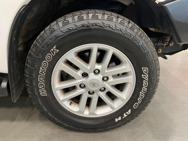 2012-Toyota-Fortuner-25-D-4D-Raised-Body image:8