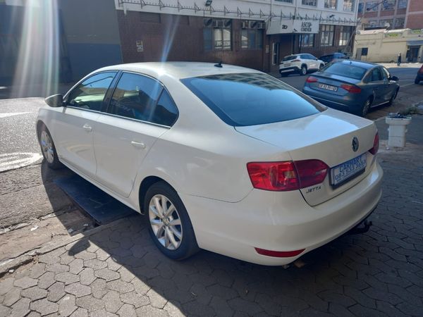 2015-Volkswagen-Jetta-GP-14-TSI-Comfortline image:4