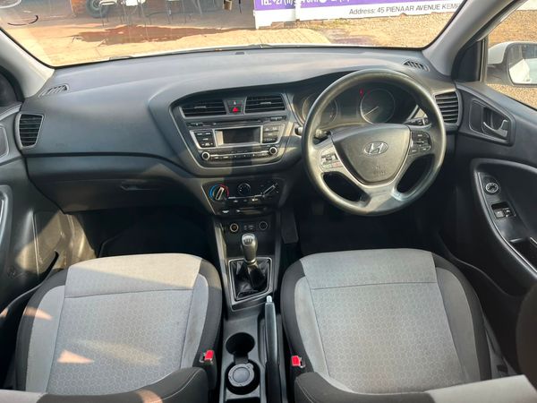 2015-Hyundai-i20-14-Fluid image:13