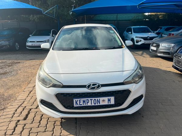 2015-Hyundai-i20-14-Fluid image:1