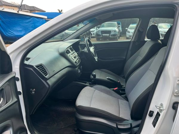 2015-Hyundai-i20-14-Fluid image:7