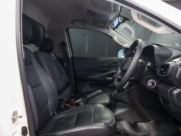 2026-Peugeot-Landtrek-19D-Professional-Single-Cab image:8