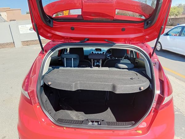 2011-Ford-Fiesta-16-Sport-5-dr image:9
