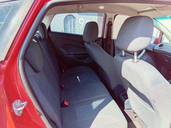 2011-Ford-Fiesta-16-Sport-5-dr image:11