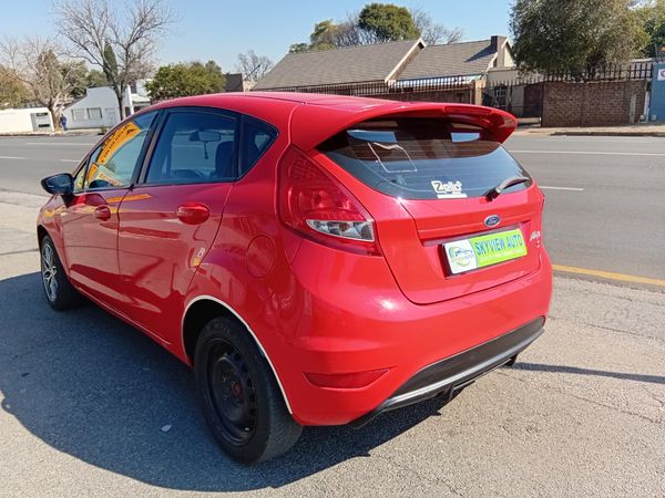2011-Ford-Fiesta-16-Sport-5-dr image:3