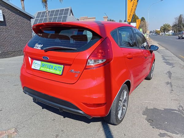 2011-Ford-Fiesta-16-Sport-5-dr image:4