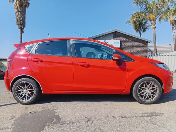 2011-Ford-Fiesta-16-Sport-5-dr image:6