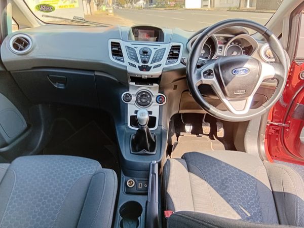 2011-Ford-Fiesta-16-Sport-5-dr image:7