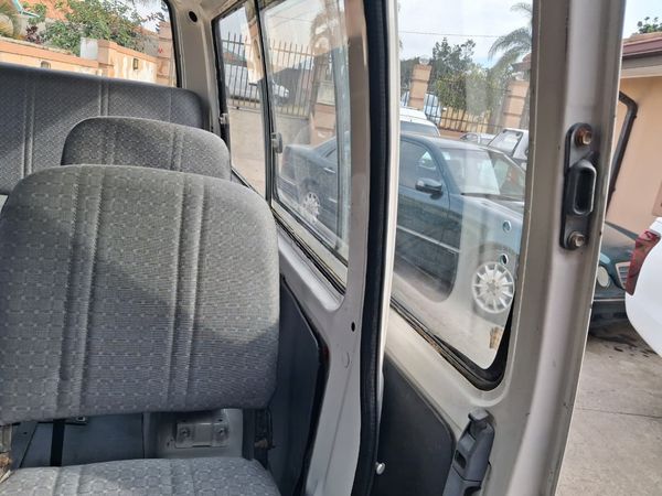 2006-Toyota-Hi-Ace-16-SEATER-SIYAYA-2200-4Y image:11