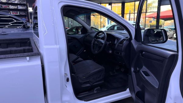 2023-Isuzu-D-Max-250C-Fleetside-Single-Cab image:10