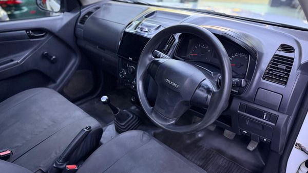 2023-Isuzu-D-Max-250C-Fleetside-Single-Cab image:11