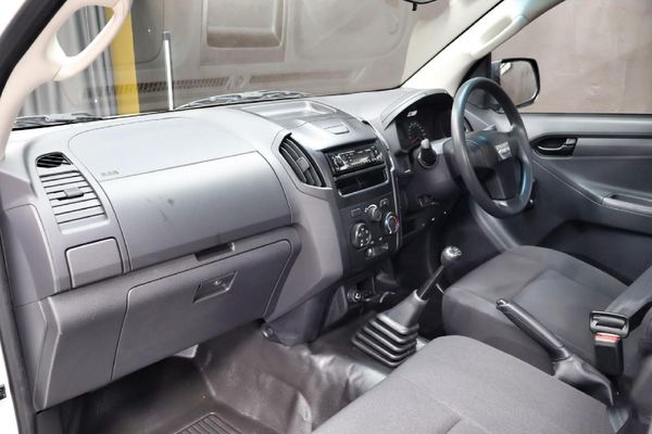 2026-Isuzu-D-Max-250C-Fleetside-Single-Cab image:10