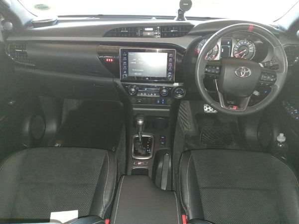 2025-Toyota-Hilux-28GD-6-GR-Sport-Double-Cab-4x4 image:1