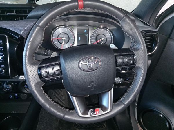 2025-Toyota-Hilux-28GD-6-GR-Sport-Double-Cab-4x4 image:7