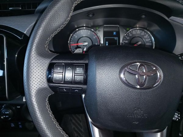 2025-Toyota-Hilux-28GD-6-GR-Sport-Double-Cab-4x4 image:8
