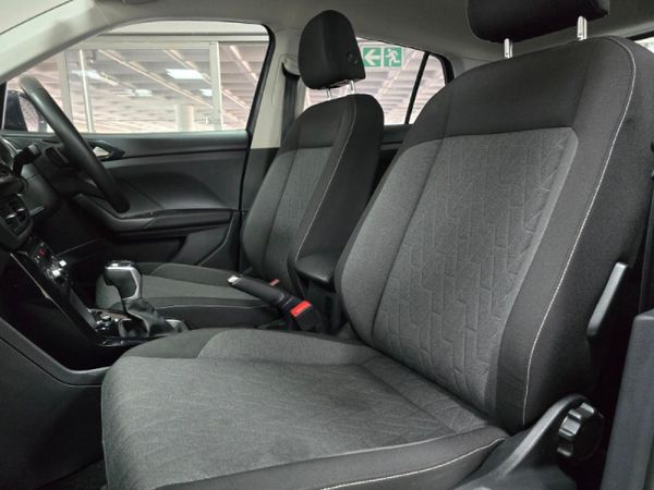 2025-Volkswagen-T-Cross-10-TSI-Life-Auto image:8