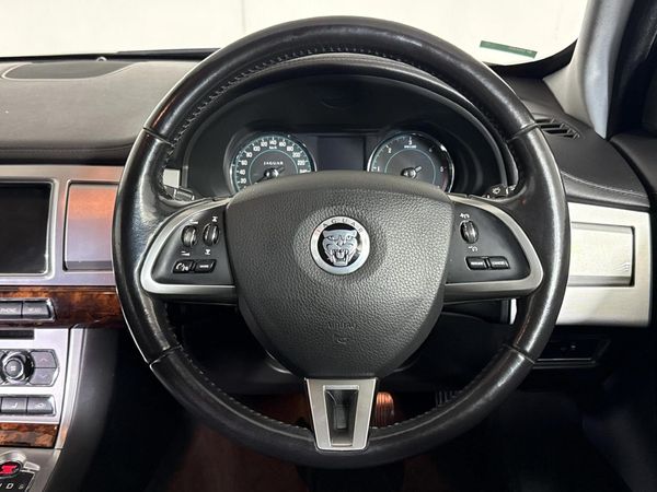 2012-Jaguar-XF-22-D-Premium-Luxury image:11