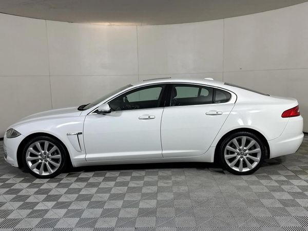 2012-Jaguar-XF-22-D-Premium-Luxury image:17