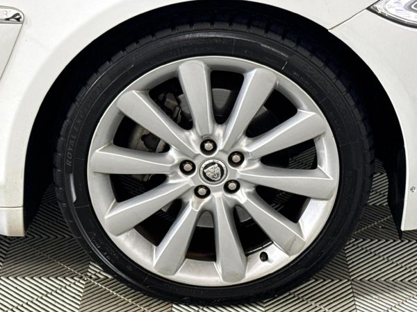 2012-Jaguar-XF-22-D-Premium-Luxury image:5
