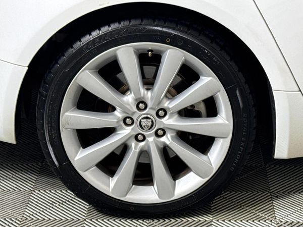2012-Jaguar-XF-22-D-Premium-Luxury image:6