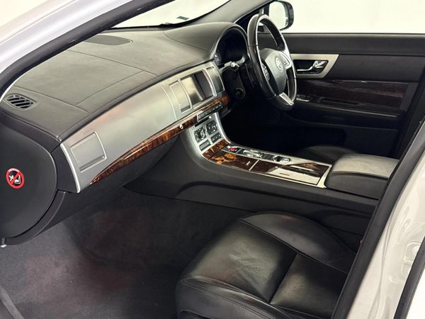2012-Jaguar-XF-22-D-Premium-Luxury image:8