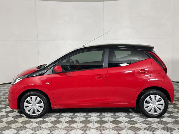 2020-Toyota-Aygo-10-X-Play-5-dr image:15