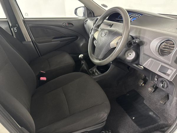 2016-Toyota-Etios-15-XS image:9