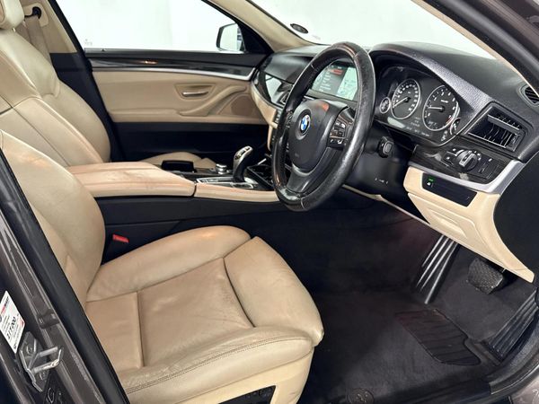 2013-BMW-5-Series-528i-Luxury-Auto image:9