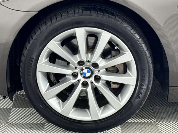 2013-BMW-5-Series-528i-Luxury-Auto image:4