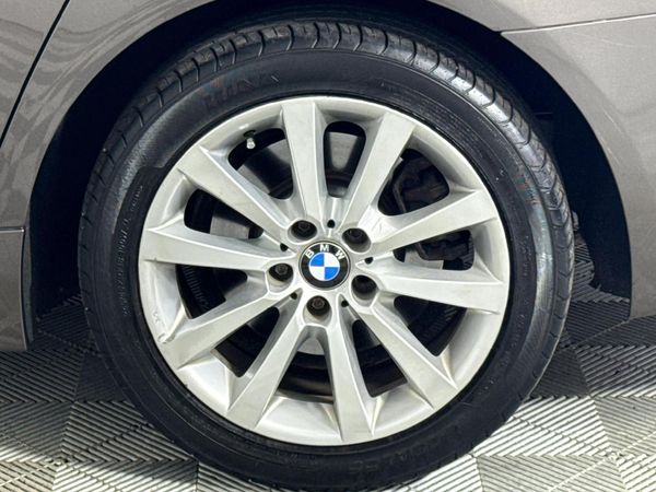 2013-BMW-5-Series-528i-Luxury-Auto image:6