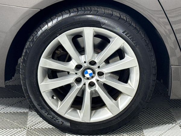 2013-BMW-5-Series-528i-Luxury-Auto image:7