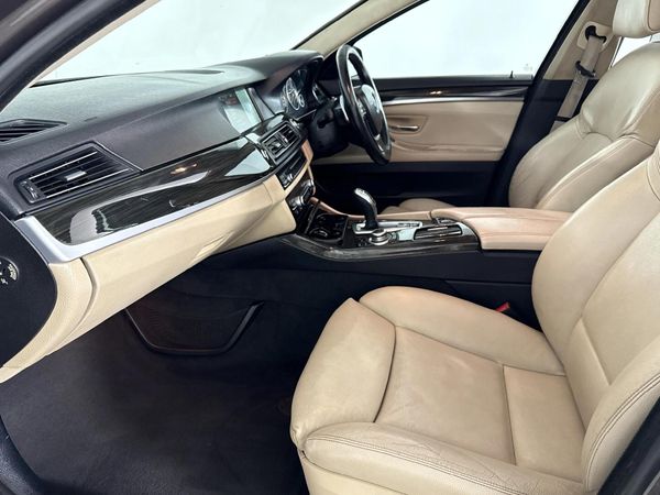 2013-BMW-5-Series-528i-Luxury-Auto image:8