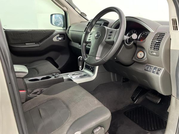 2013-Nissan-Pathfinder-25-dCi-SE-Auto image:9