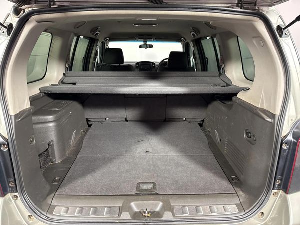 2013-Nissan-Pathfinder-25-dCi-SE-Auto image:13