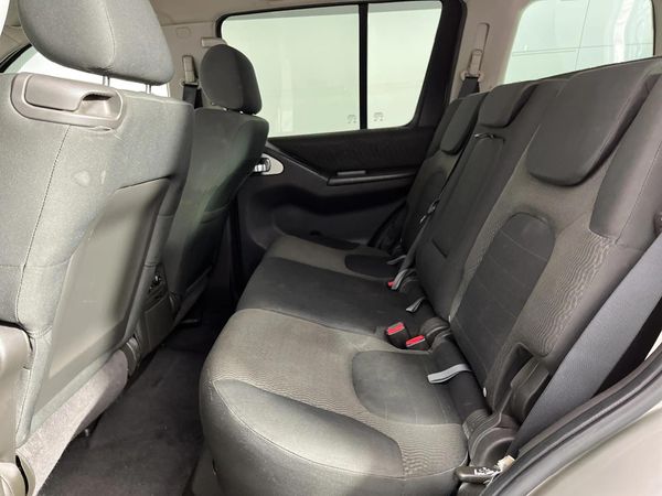 2013-Nissan-Pathfinder-25-dCi-SE-Auto image:3
