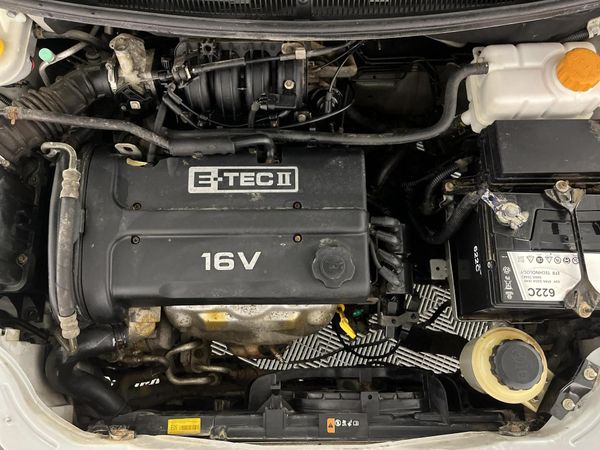 2013-Chevrolet-Aveo-16-L-Hatch image:10