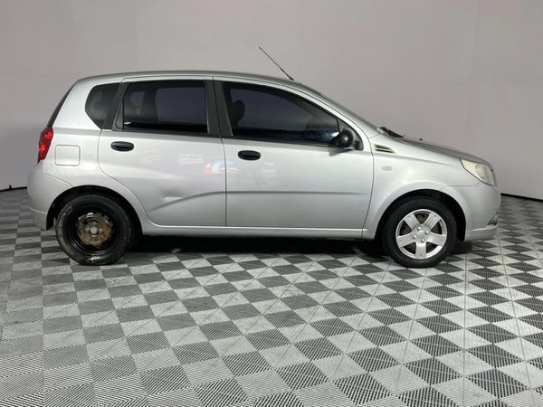2013-Chevrolet-Aveo-16-L-Hatch image:13