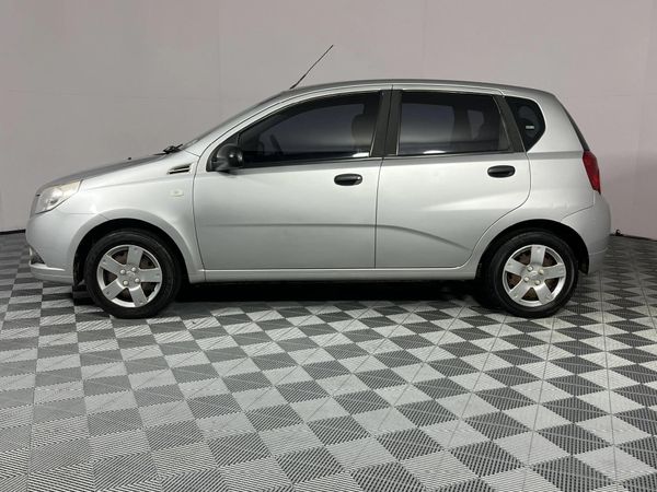 2013-Chevrolet-Aveo-16-L-Hatch image:15