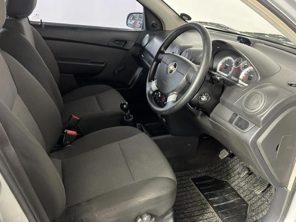 2013-Chevrolet-Aveo-16-L-Hatch image:8