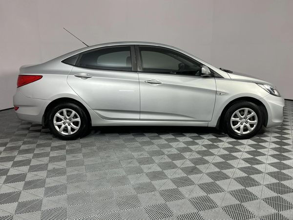 2014-Hyundai-Accent-16-GL-Motion image:15