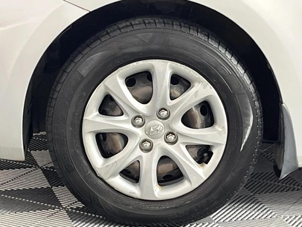 2014-Hyundai-Accent-16-GL-Motion image:4