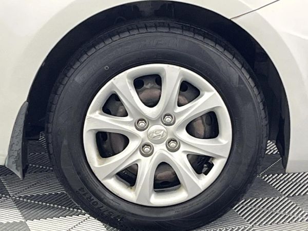 2014-Hyundai-Accent-16-GL-Motion image:5