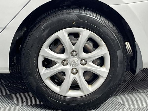 2014-Hyundai-Accent-16-GL-Motion image:6
