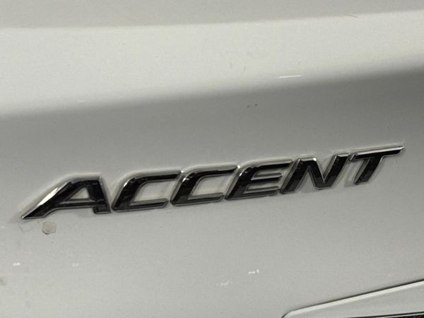 2014-Hyundai-Accent-16-GLS-Fluid image:11