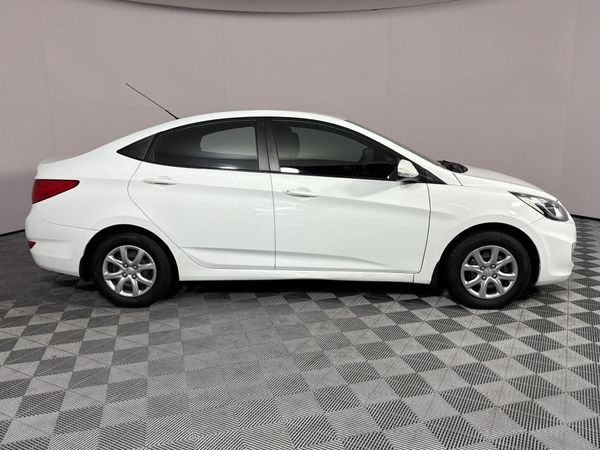 2014-Hyundai-Accent-16-GLS-Fluid image:17