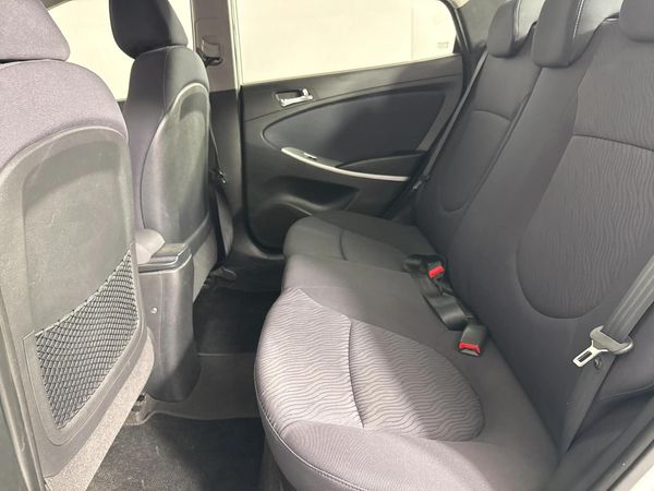 2014-Hyundai-Accent-16-GLS-Fluid image:3