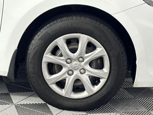 2014-Hyundai-Accent-16-GLS-Fluid image:5