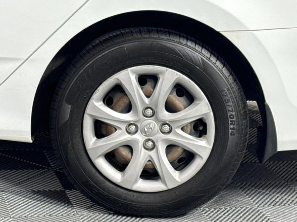 2014-Hyundai-Accent-16-GLS-Fluid image:6