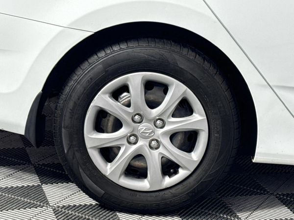 2014-Hyundai-Accent-16-GLS-Fluid image:7