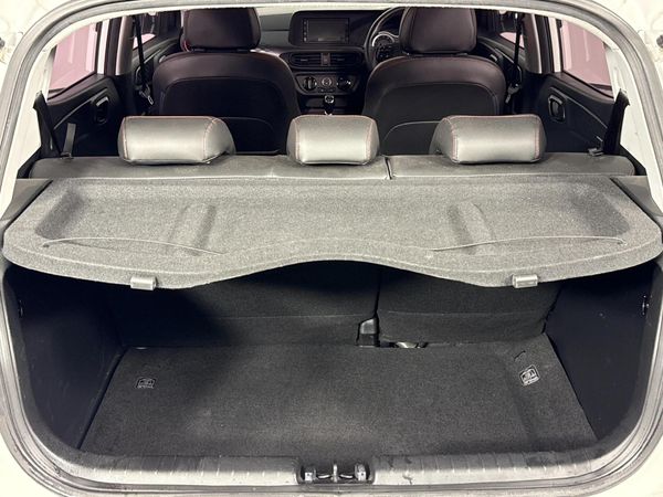 2021-Hyundai-Grand-i10-10-Fluid image:11